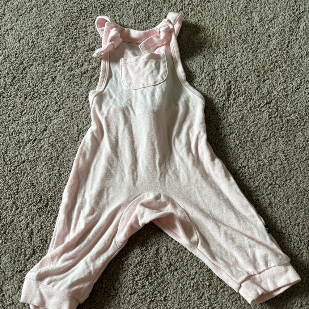 Kyte baby bamboo jersey overalls in Sakura (pink)